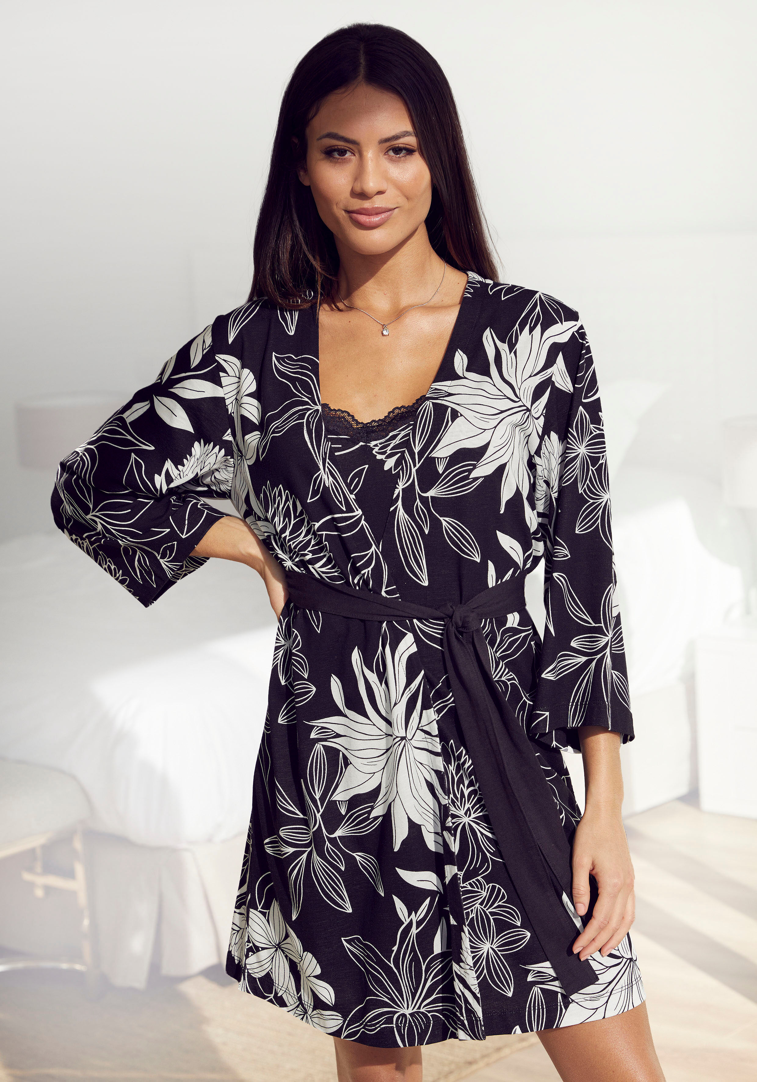 Kimono LASCANA, Damen, Gr. 40/42, schwarz, Baumwollmischung, gemustert, Kurzform, Hausmäntel Kimono, mit floralem Druck