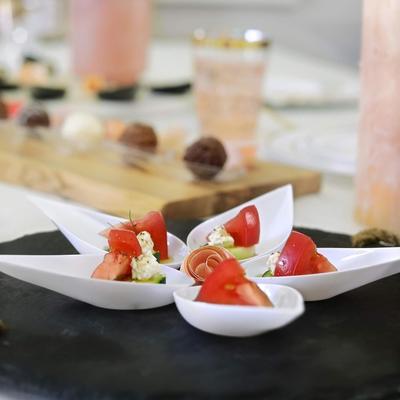 The Handy Homestead Premium Tear Drop Mini Appetizer Plates & Reusable Plastic Tasting Spoons Set white