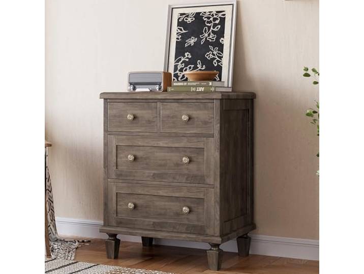 LuxFocus 4 Schubladen Kommode mit Schnitzgriffen Hellgrau Mid-Century Aufbewahrungsschrank mit konischen Beinen für Schlafzimmer, Wohnzimmer und stilvolle Wohnbereiche