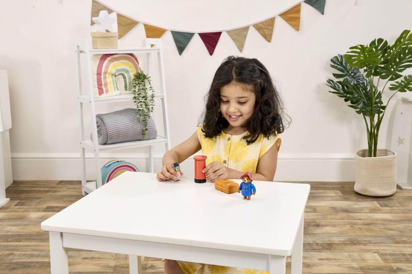Rainbow Paddington schrijft een brief aan tante Lucy
