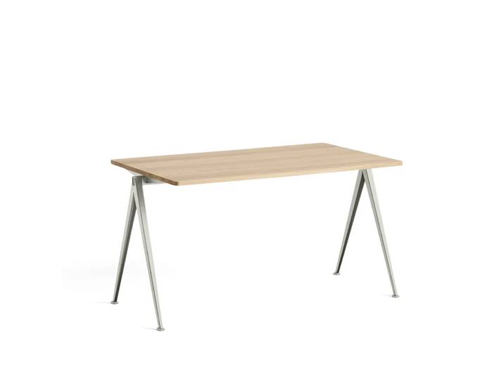 HAY Pyramid 01 Schreibtisch Oak matt lacqured-140x75cm-beige Stahlgestell