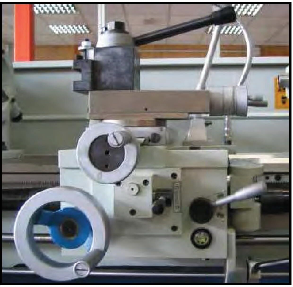 Fervi T998/230V3A Tornio parallelo passaggio con visualizzatore