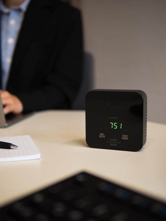 Brennenstuhl CO-meetapparaat C2M L 4050 zwart met CO-indicatorlampje en akoestisch alarm