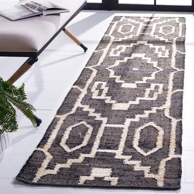 SAFAVIEH Natural Fiber Vittoria Boho Jute Rug
