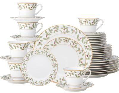 Noritake Holly & Berry Gold 40-Piece Dinnerware Set, Service for 8