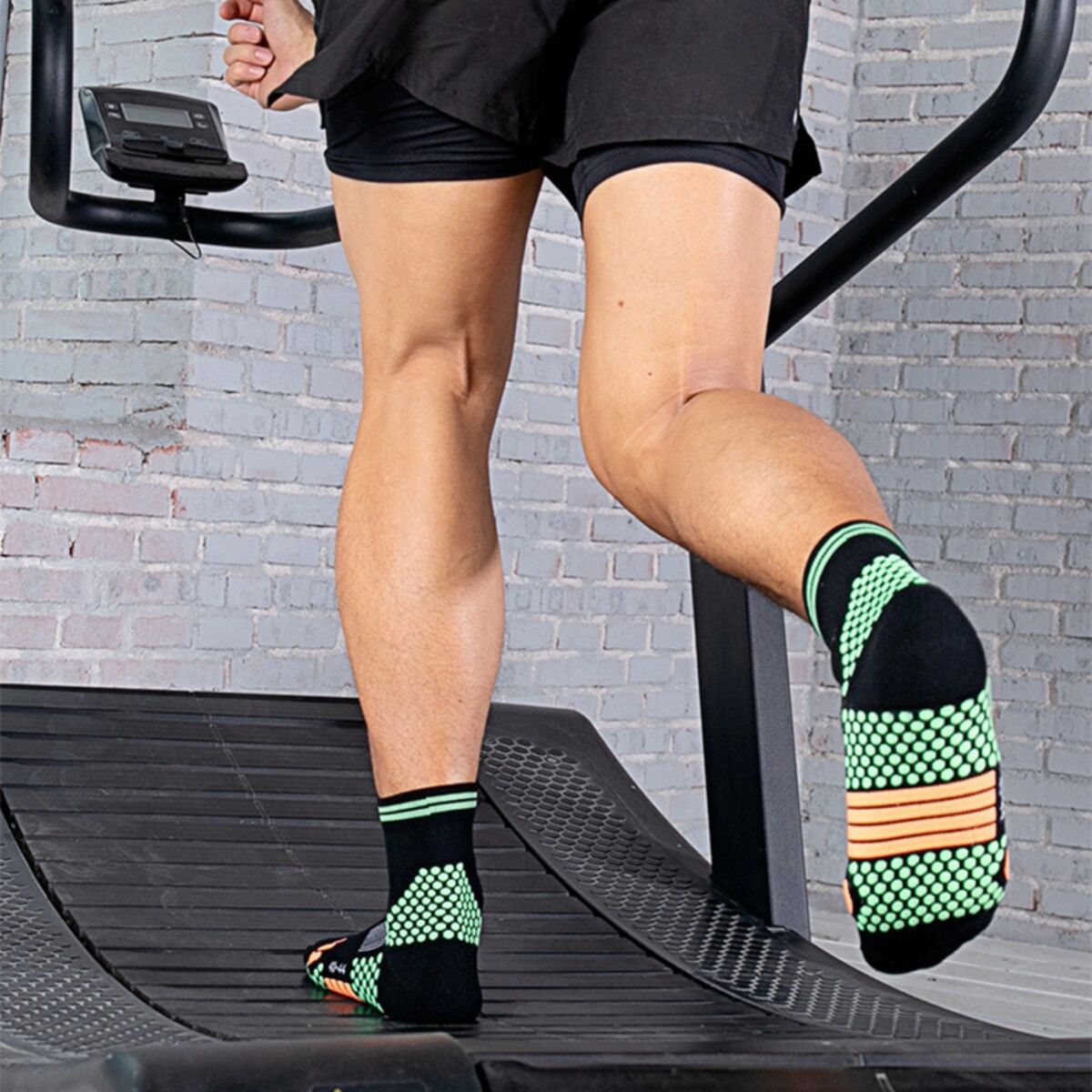INF 2er-Pack mittelhohe Laufsocken – feuchtigkeitsableitend, Kompression und rutschfeste Dämpfung für Laufen, Radfahren, Fitness M