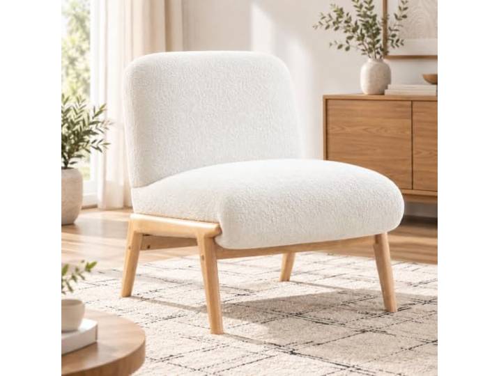 Loungesessel Chenille, armloser Sessel mit Holzbeinen (Elfenbein) Weicher Polstersessel für Wohnzimmer, Schlafzimmer und Leseecke – kompakt, gemütlich und skandinavisch schlicht.