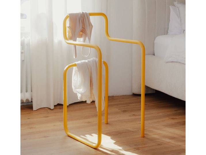 Garderobe James – Minimalistischer Herrendiener im Stuhl-Design - Mango Lassi - Luxusbetten24