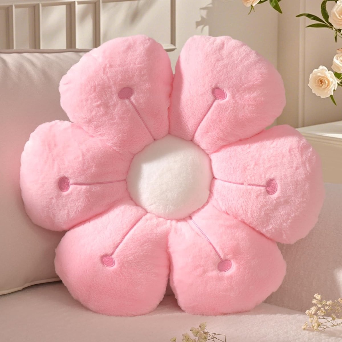 Omgoods Bloem Kussen Groot - Pluche Daisy Kussen voor Kinderen - 50 cm