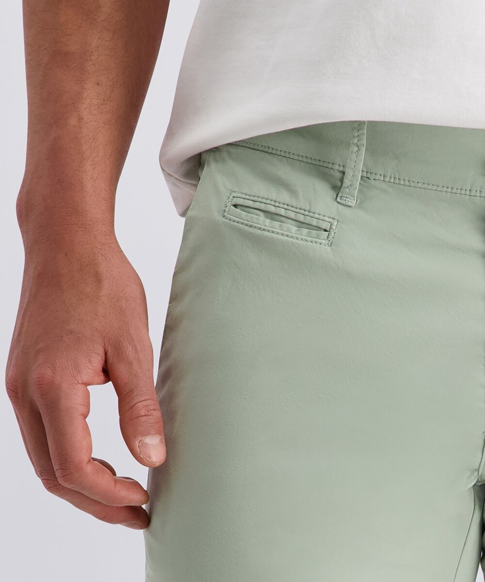 Chinoshorts PIERRE CARDIN "PC-Strasbourg", Herren, Gr. 32, N-Gr, grün (desert sage), Web, Obermaterial: 98% Baumwolle, 2% Elasthan, unifarben, regular fit knielang, Hosen Chinoshorts, mit Taschen