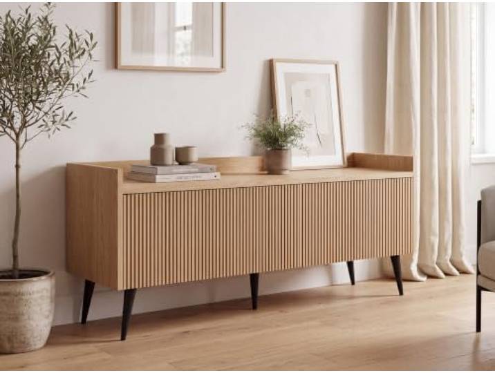 WFL GROUP TV-Lowboard Arysa – Geriffelt Frühlings-Eiche 120 cm – TV-Schrank fürs Wohnzimmer – Hohe Metallfüße 15 cm – Hergestellt in der EU