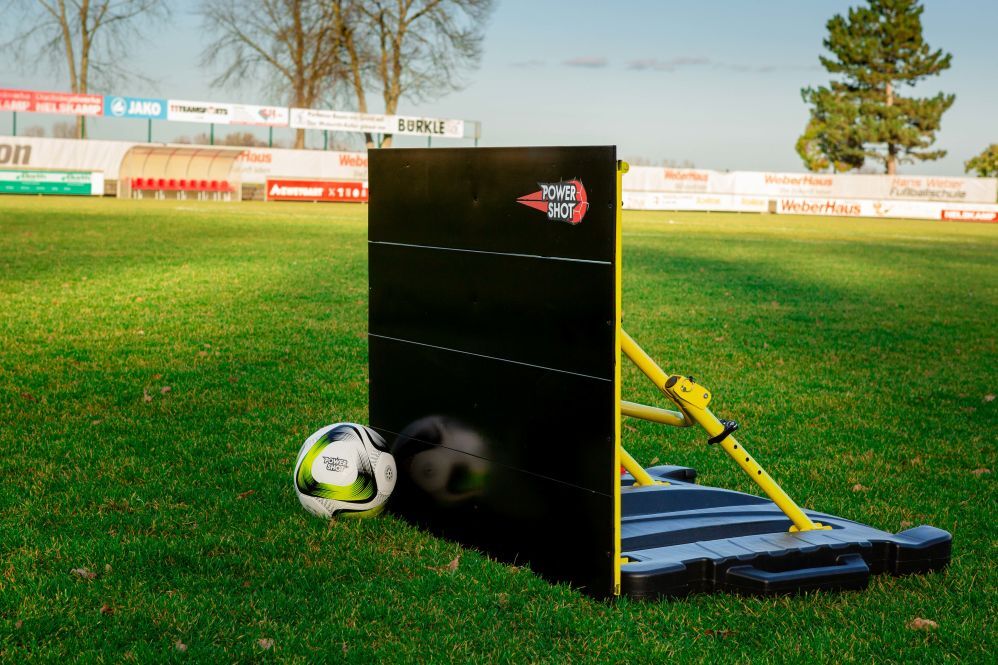 Fußball Rebounder - zweiseitig: 1 gerade Seite + 1 gebogene Seite - 1 x 0,75m - einfaches Transport