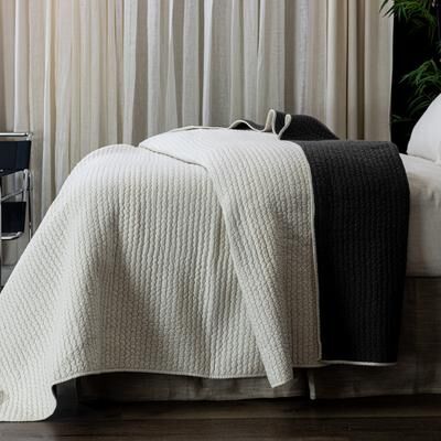 Amity Home Jade, Cotton, Ivory/Charcoal, Quilt