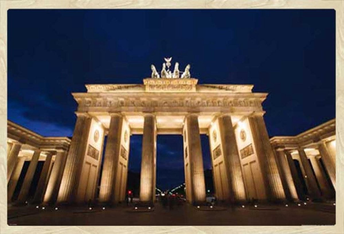Wandposter Brandenburger Tor in Berlijn bij Nacht met Luxe Eiken MDF Lijst, 61 x 91,5 cm