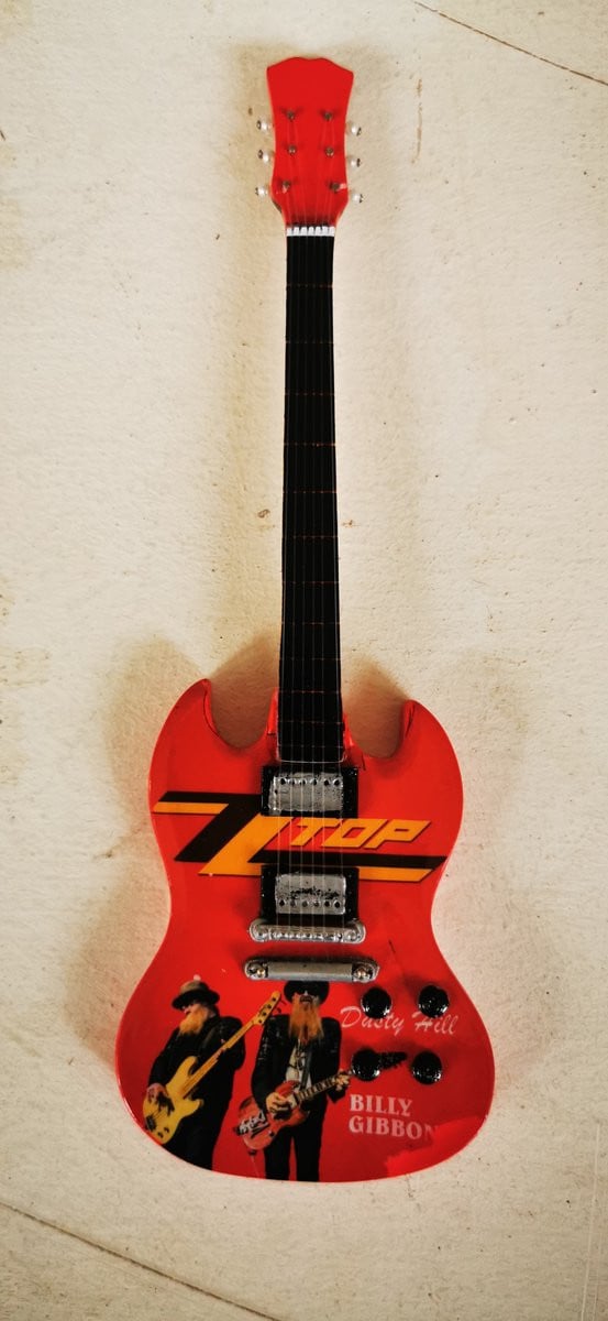 ZZ Top Miniatuur Gitaar SG Model – Houten Blues Rock Decoratie met Standaard – Hoogte: 25 cm
