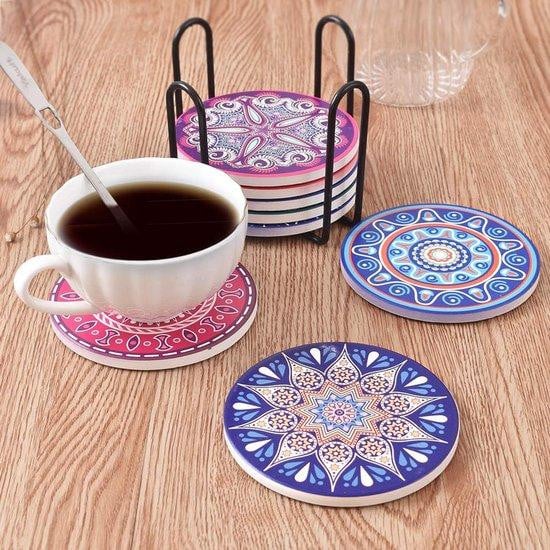 Ibenzoa Set van 8 keramische onderzetters met mandala-motieven en zwarte metalen houder