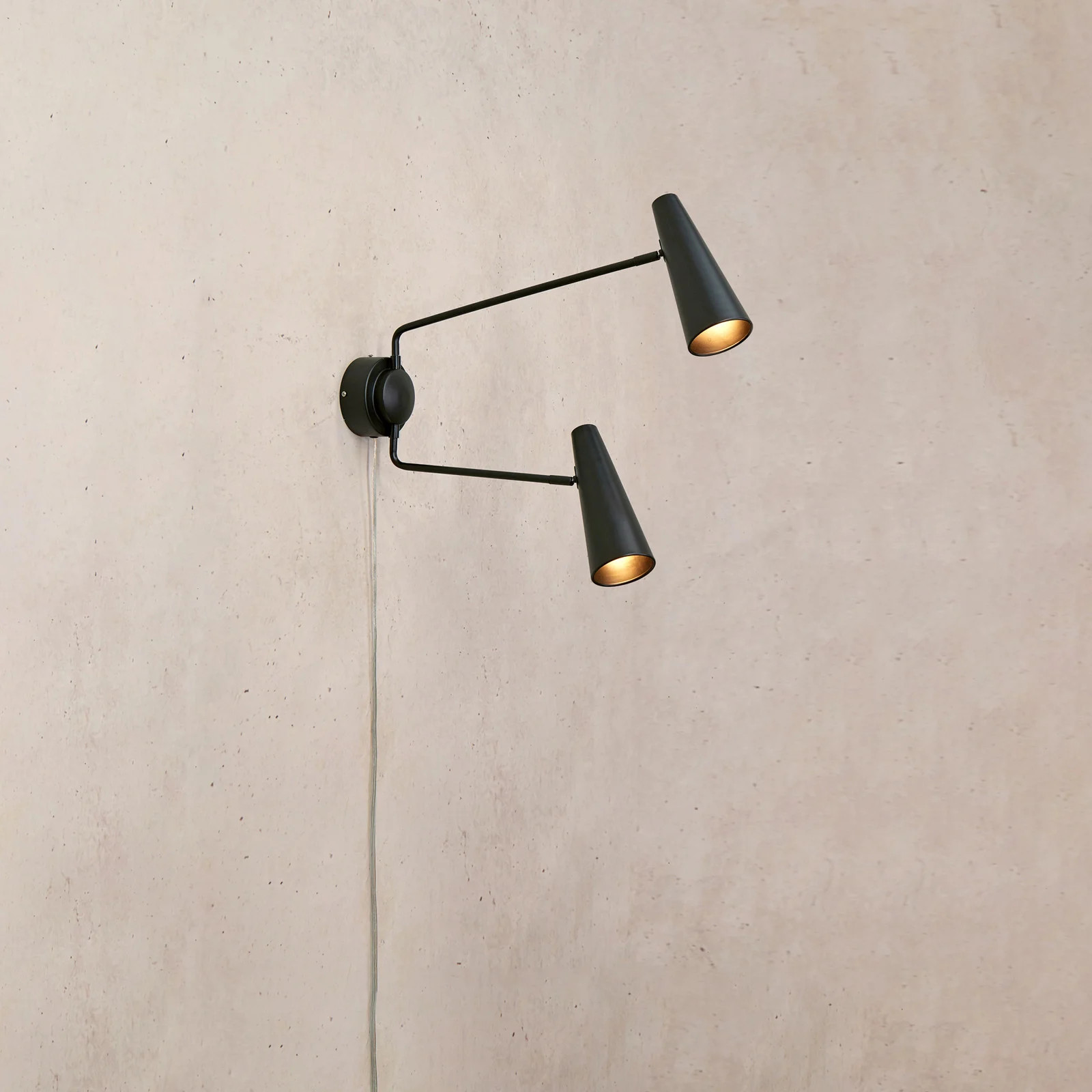 Markslöjd Peak 2 Wandlamp Black - Verstelbare Metalen Wandlamp voor Slaapkamer en Woonkamer - E14