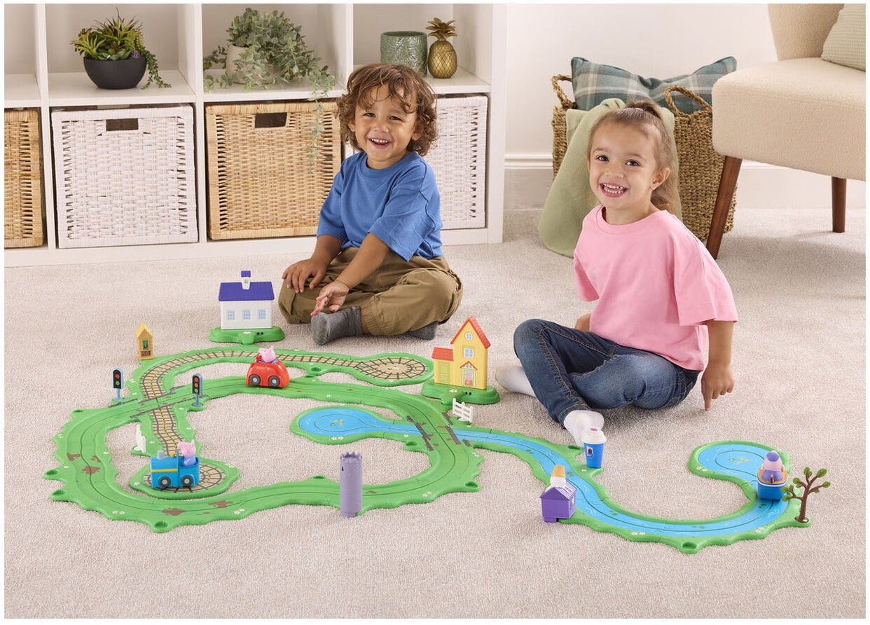 Character Options Peppa Pig Whizz Around Great Big World Set - Interactive Playset with 3 Motorised Vehicles and Electronic Bases - For Kids - Red/Blue