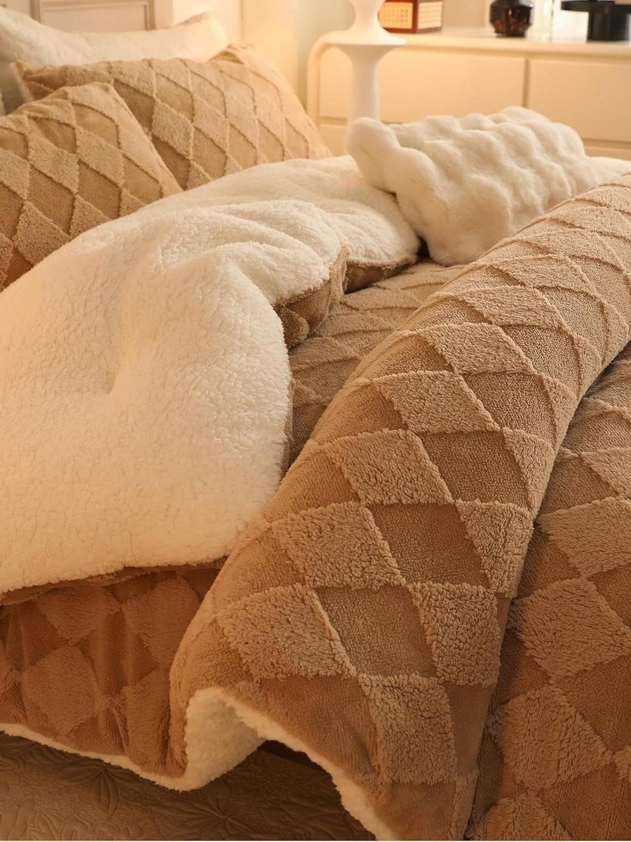 Ultra zachte pluche dekbedset voor twee personen in beige - 152 x 229 cm