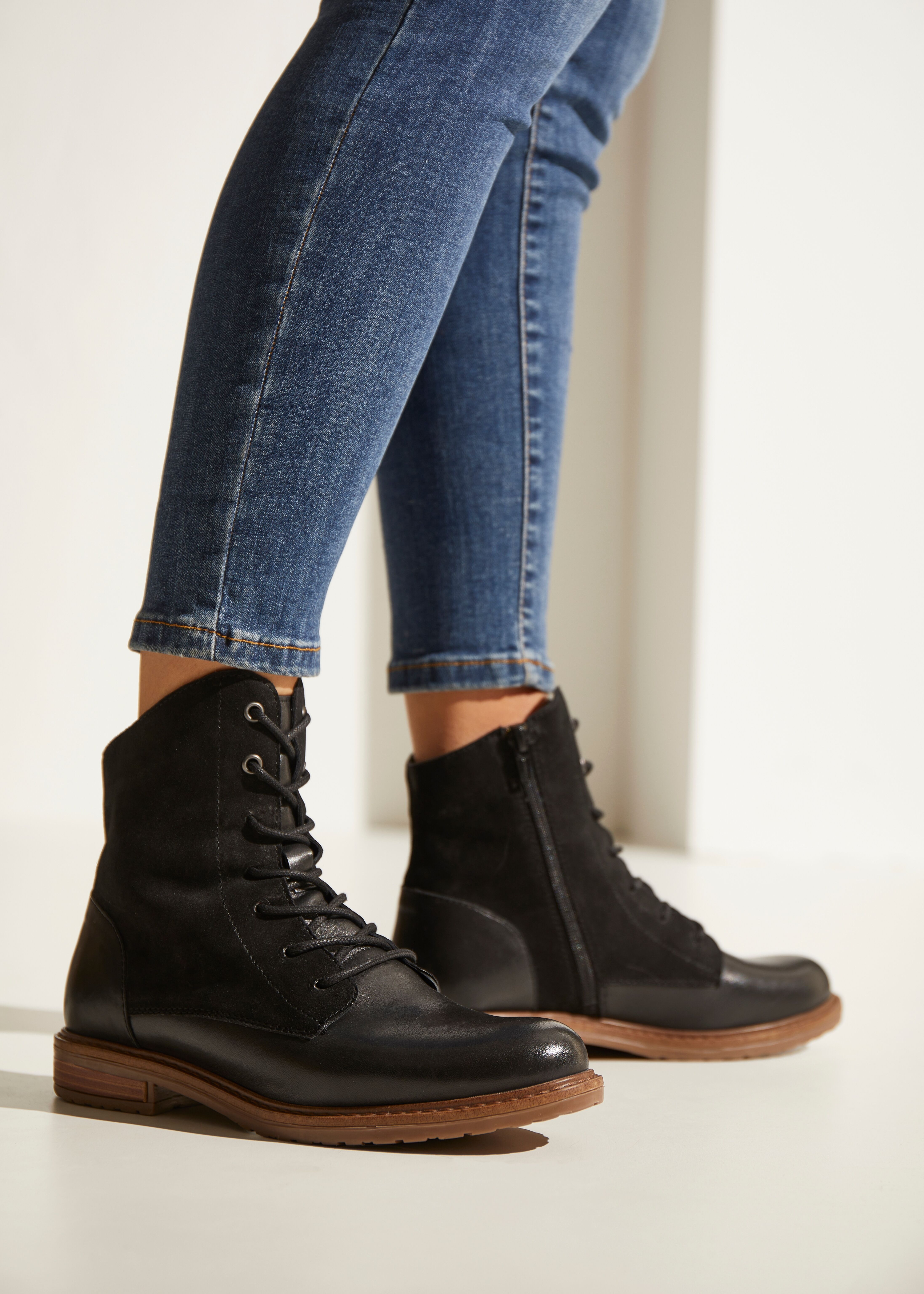 Stiefelette LASCANA "Boots, Lederschuhe", Damen, Gr. 39, Schafsleder, schwarz, Obermaterial: 100% Rindsleder. Decksohle: 100% Schafsleder. Futter: 100% Schafsleder. Laufsohle: 100% Synthetik, unifarben, Basic, Schuhe Stiefelette, aus Leder schwarz 39, Sch