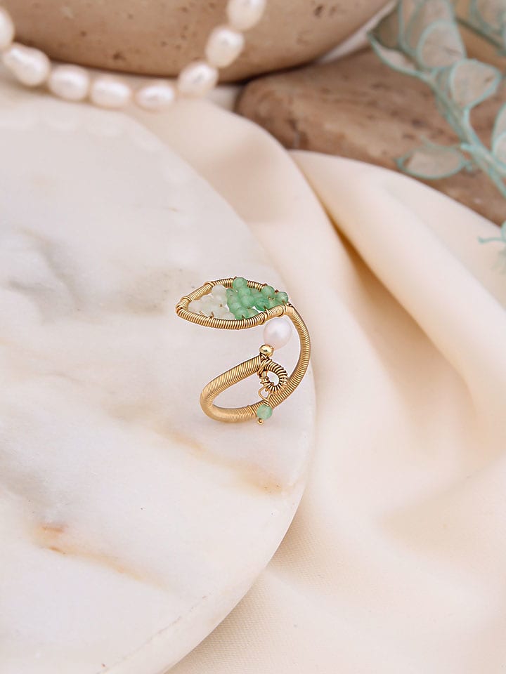 Pierres de Jade Vergold. Ring mit Perle und Kristallen - onesize