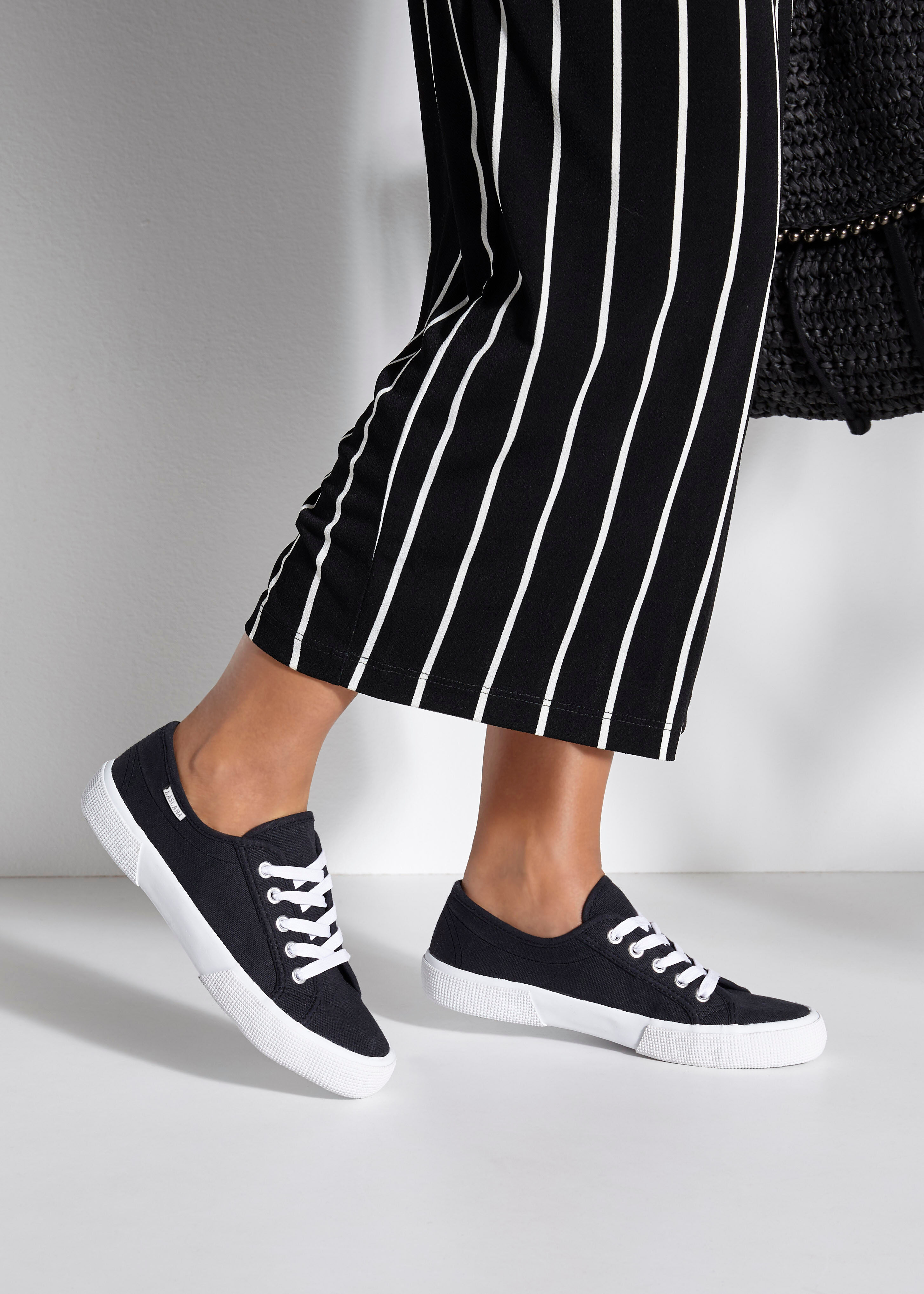 Sneaker LASCANA, Damen, Gr. 36, Textil, schwarz, Obermaterial: 100% Textilmaterial. Decksohle: 100% Textilmaterial. Futter: 100% Textilmaterial. Laufsohle: 100% Synthetik, unifarben, Basic, Schuhe Sneaker, aus Textil, Schnürhalbschuh, Freizeitschuh, Turns