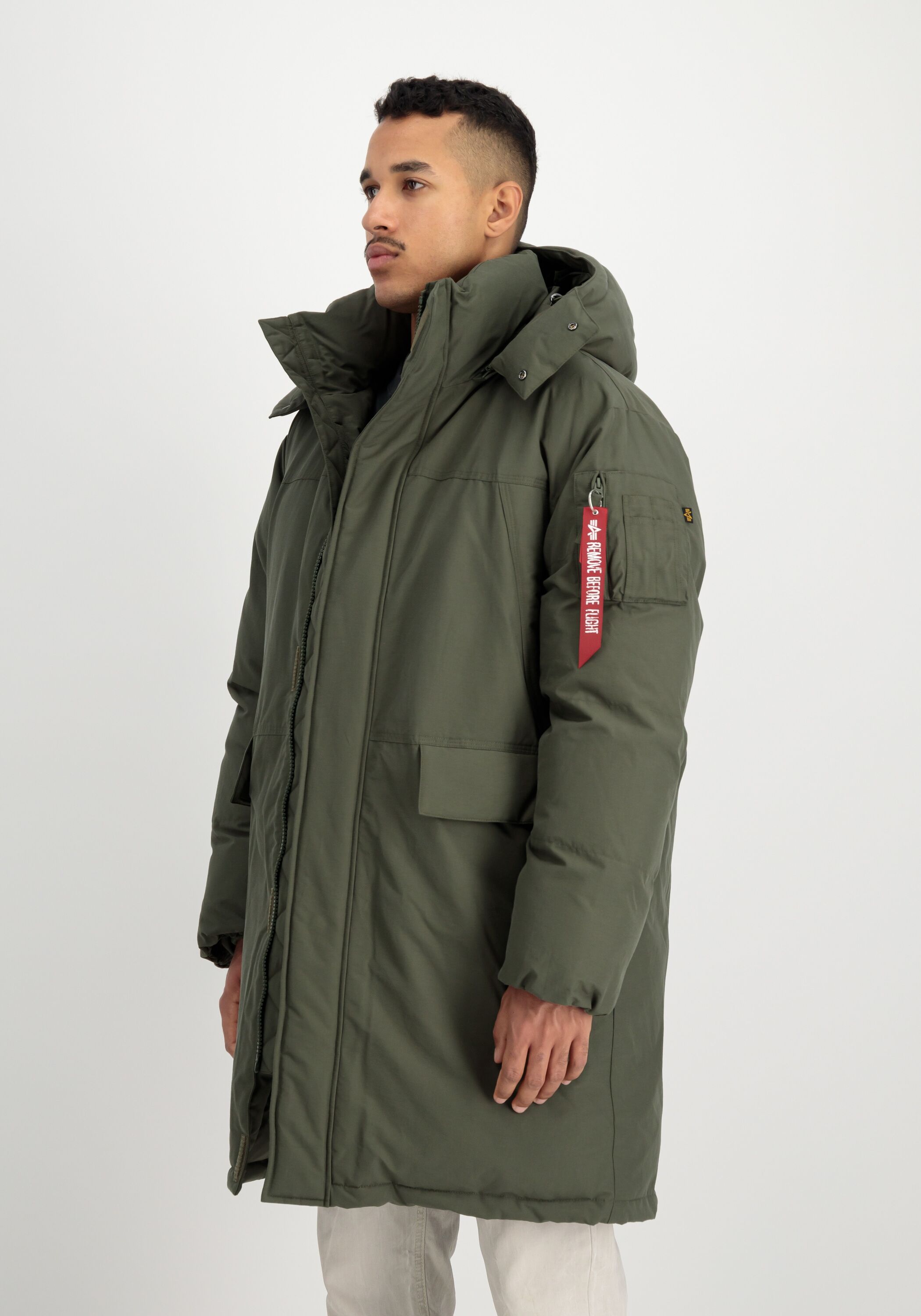 Parka ALPHA INDUSTRIES "Puffer Parka", Herren, Gr. S, grün (schwarz olive), Obermaterial: 60% Baumwolle, 40% Nylon, Futter: 100% Nylon, Füllung: 100% Polyester, Jacken Parka schwarz olive S