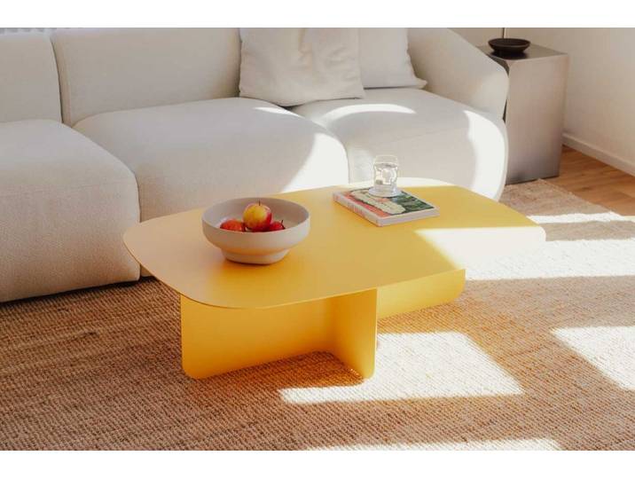 Couchtisch Livia – Japandi Design aus pulverbeschichtetem Blech - Mango Lassi - Luxusbetten24