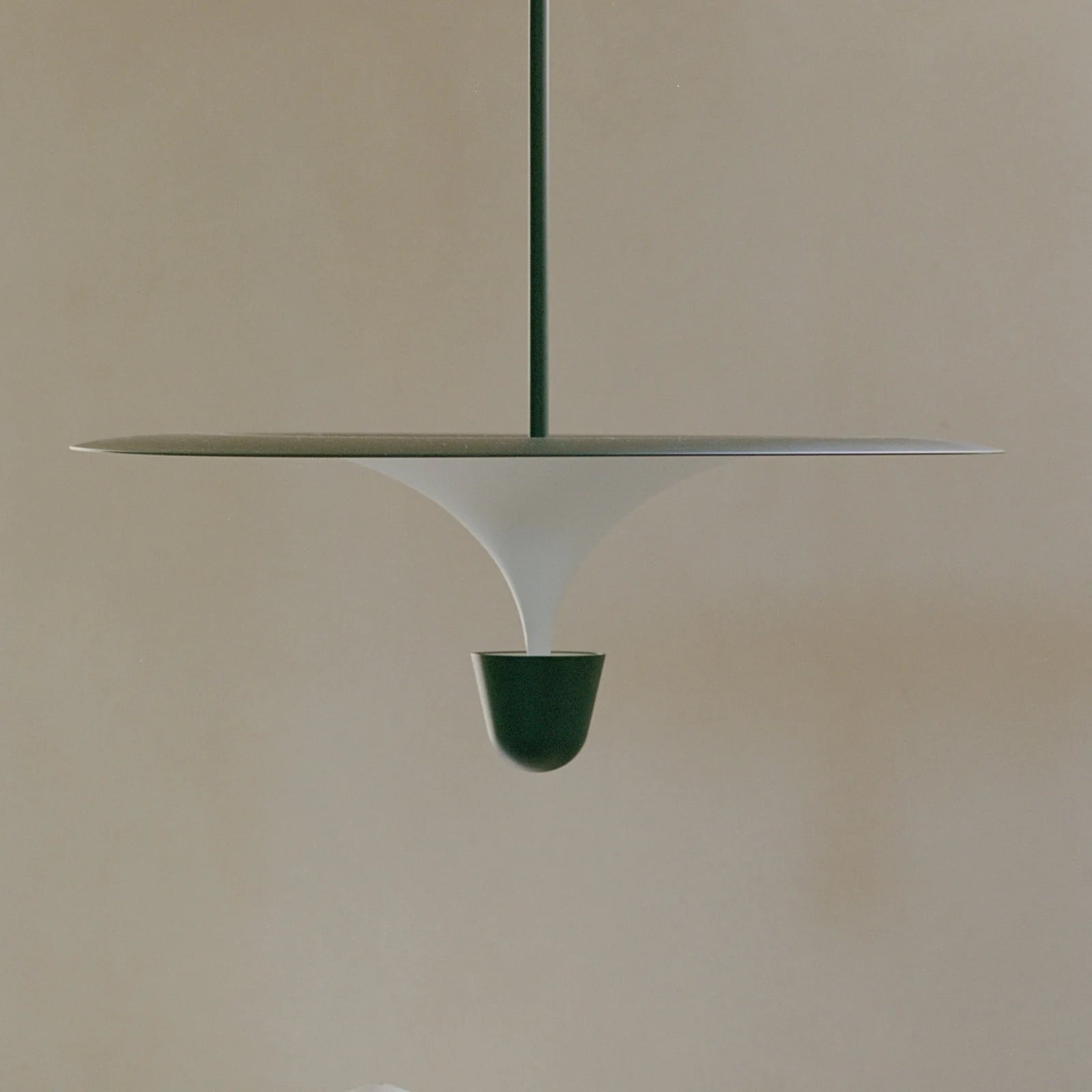 New Works Kantarell LED hanglamp zwart Ø 60 cm