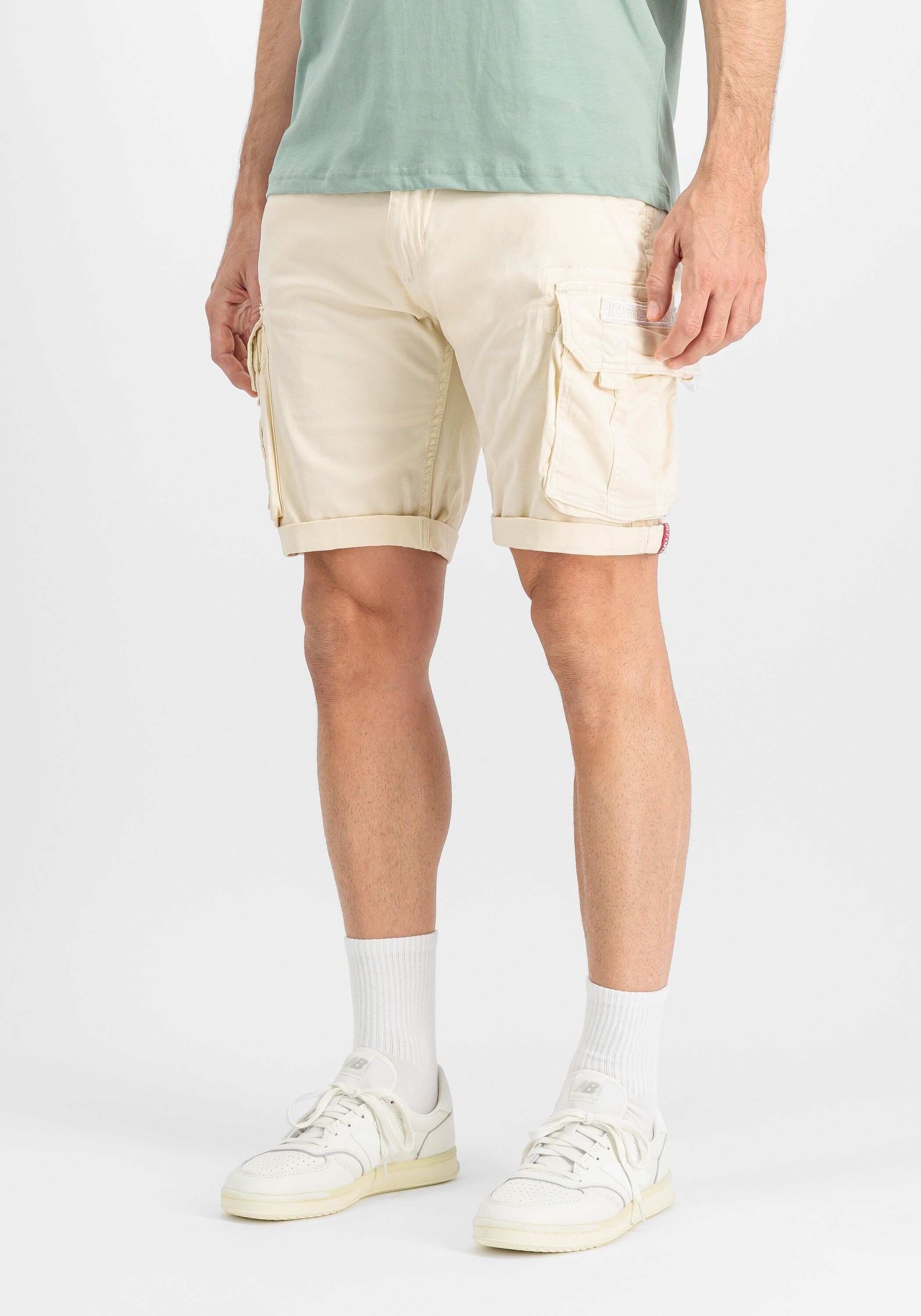 Shorts ALPHA INDUSTRIES "Crew Slim Shorts", Herren, Gr. 30, Normalgrössen, weiss (jet stream weiß), Obermaterial: 98% Baumwolle, 2% Elastan. Futter: 100% Baumwolle, Hosen Shorts jet stream weiß 30, Normalgrössen