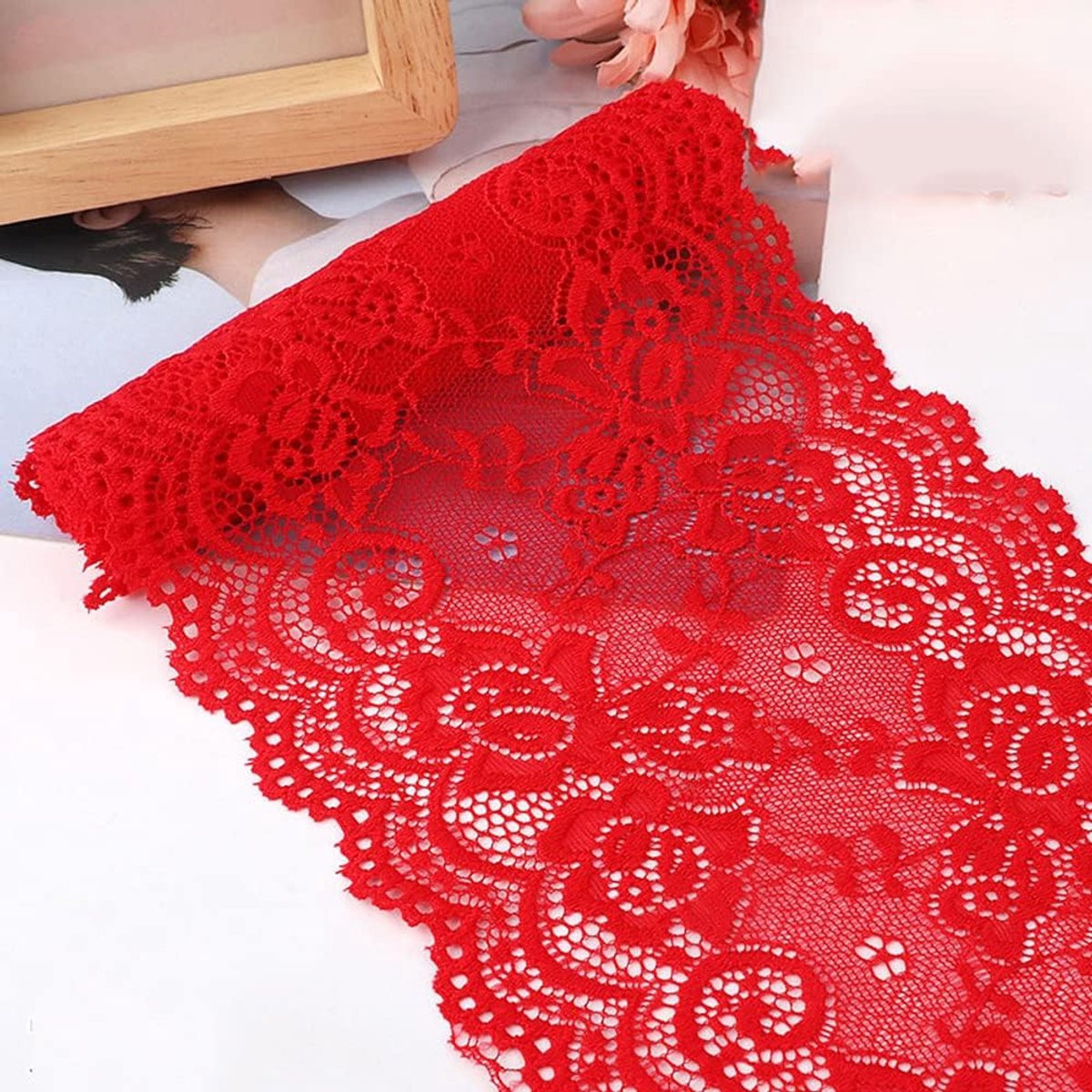 Rood kanten lint voor decoratie en naaiwerk