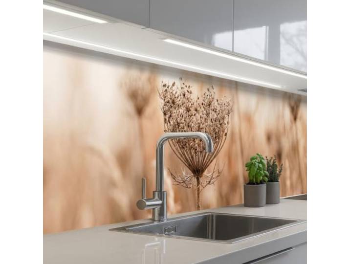 KitchenYeah© Spritzschutz Küche 60x300 cm Küchen Rückwand Küchendeko Wand Wandschutz Selbstklebend Backsplash Kitchen Peel and Stick Bildschirm - Trockene Blume - Winter - Beige