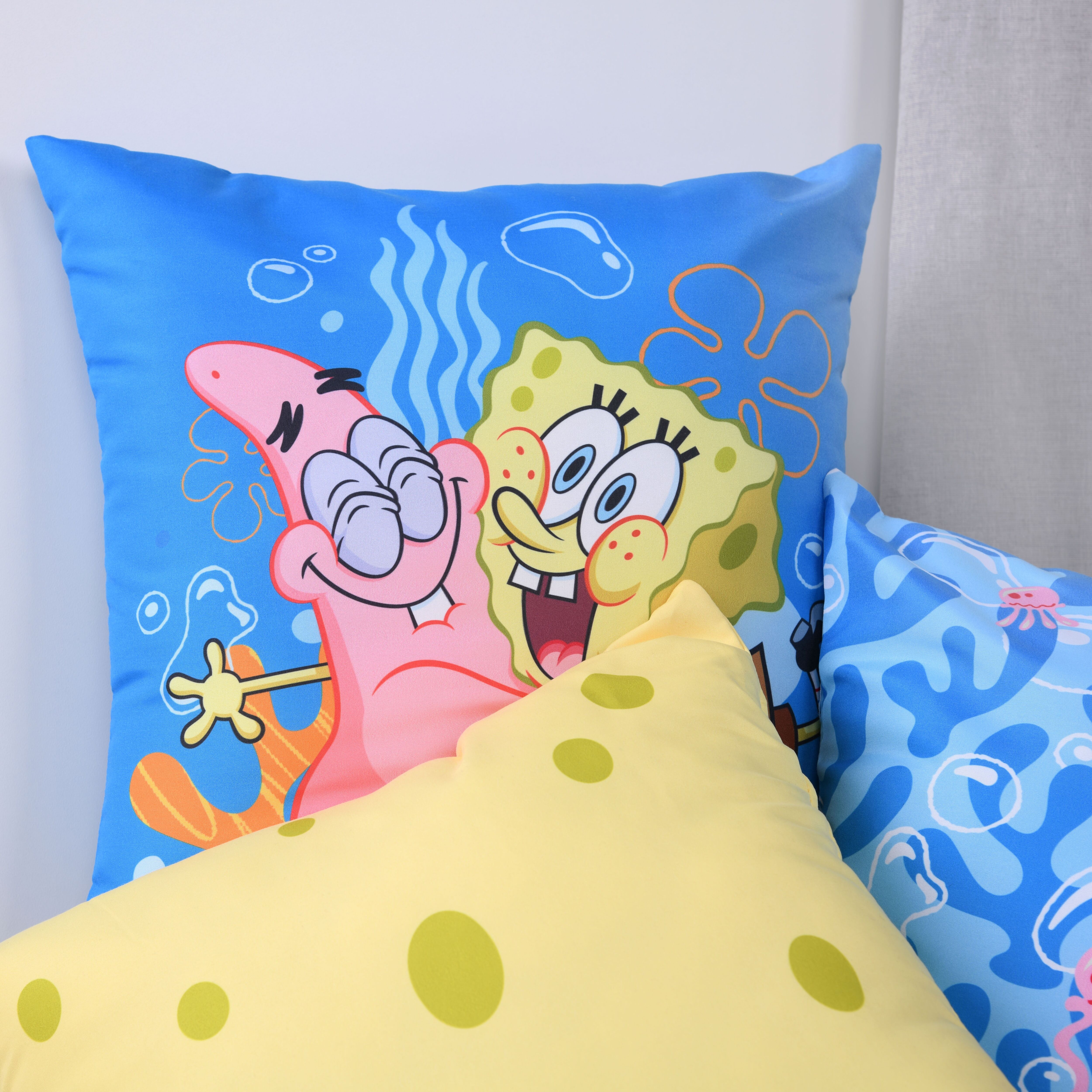 Dekokissen SPONGE BOB "Sponge Bob", bunt (weiß, neutral), B:40cm H:2,5cm L:40cm, Polyester, Dekokissen_Sitzkissen_Kissenhüllen, Dekokissen, hochfarbig bedruckt