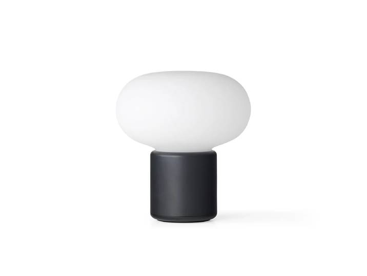 New Works - Karl-Johan Portable LED Tischleuchte mit Akku, cold black