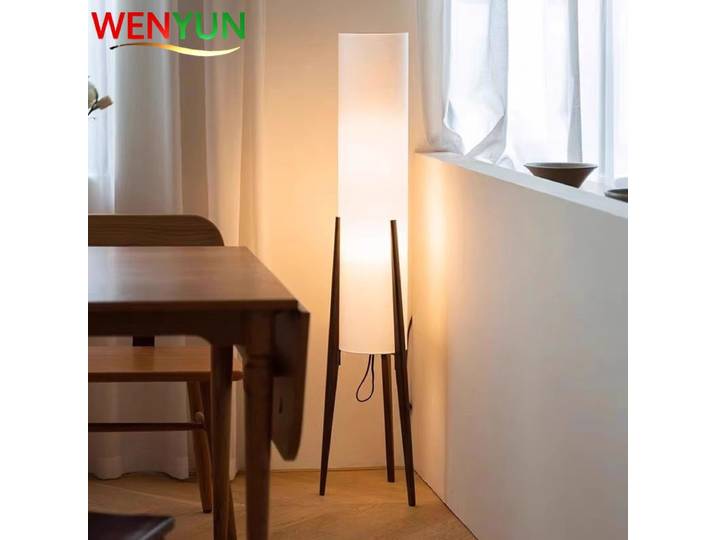 Lampe de sol WENYUN Wabi Sabi japonaise en bois de noyer noir massif, ambiance zen, design pour salon, restaurant, salon de thé