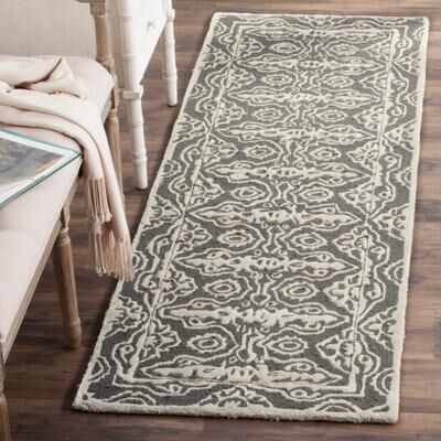 SAFAVIEH Handmade Bella Zena Modern Floral Wool Rug