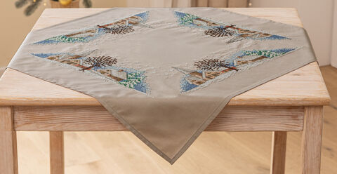 Stickmitteldecke "Winterdorf"