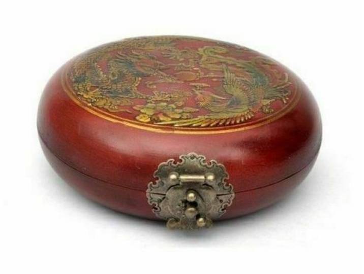 Boussole antique chinoise, artisanat Feng Shui, boîte en laque avec motif de dragon, fabrication précise.