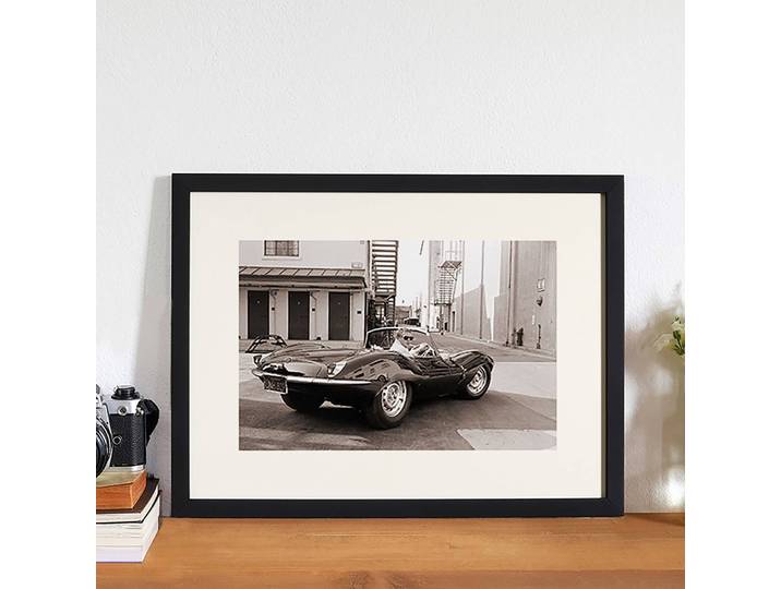 Tableau déco Steve McQueen in Jaguar Cadre : hêtre massif verni Revêtement : plexiglas Multicolore 42 x 32cm