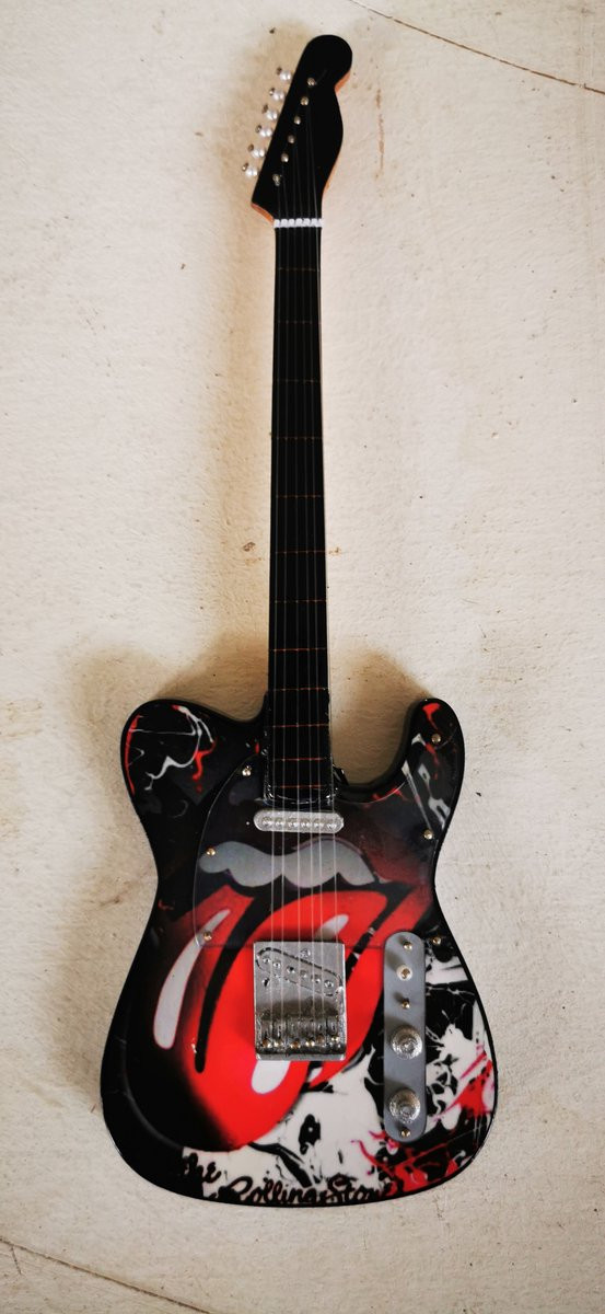 The Rolling Stones Miniatuur Gitaar TE Model - Houten Classic Rock Decoratie met Standaard - Hoogte: 25 cm
