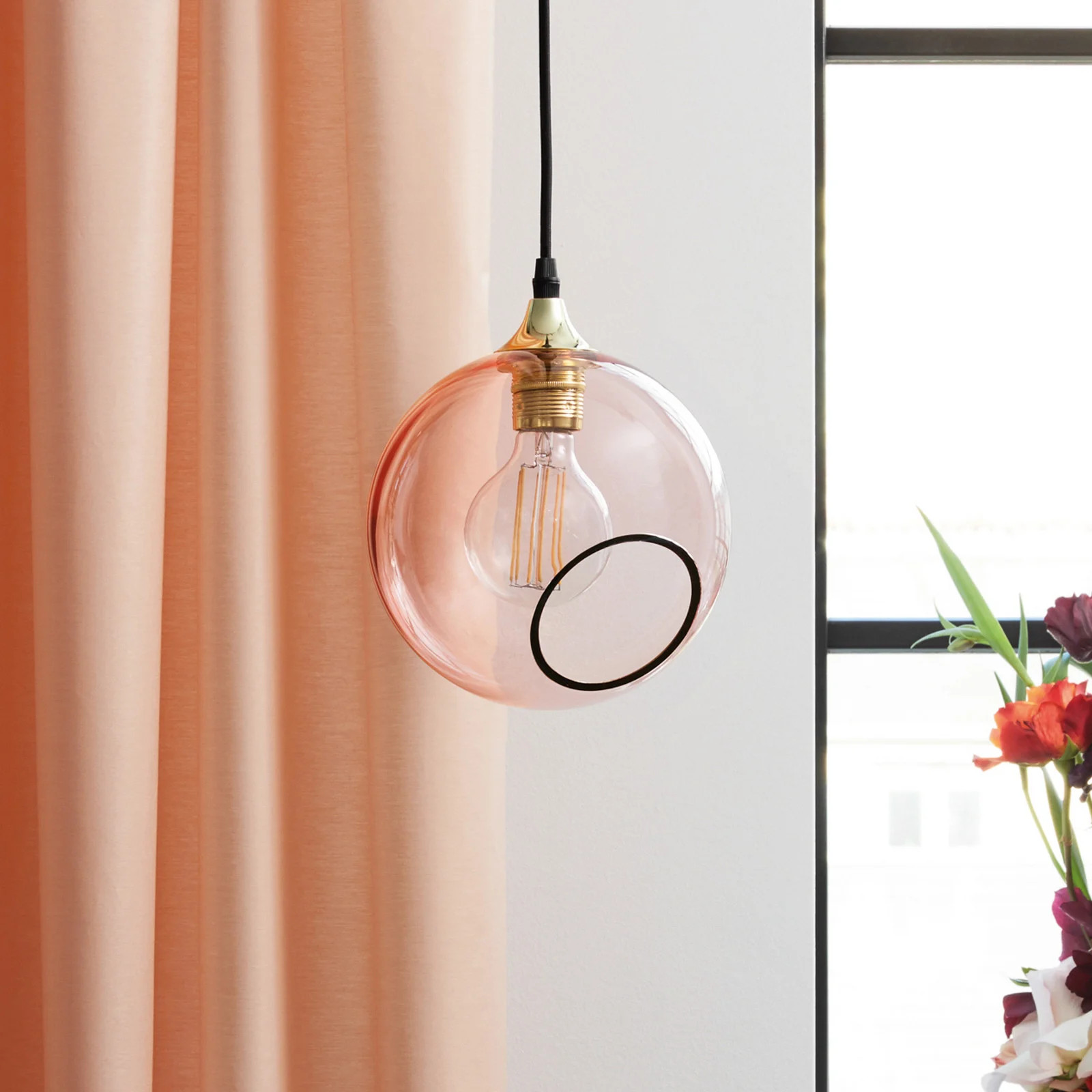 DESIGN BY US Ballroom hanglamp roze met gouden voet van glas