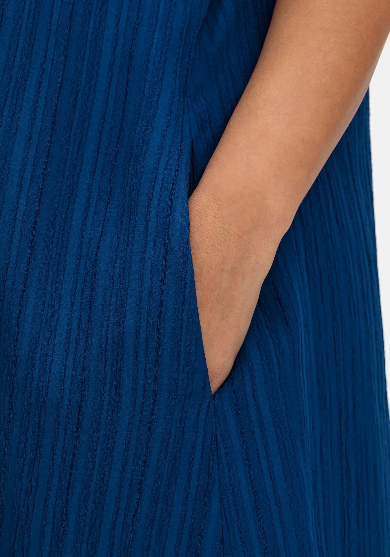 Tunikakleid SHEEGO "Blusenkleid", Damen, Gr. 46, Normalgrössen, Kurzarm, blau (blaubeere), 97% Polyester, 3% Elasthan, unifarben, wadenlang, V-Ausschnitt, Kleider Tunikakleid blaubeere 46, Normalgrössen, Kurzarm