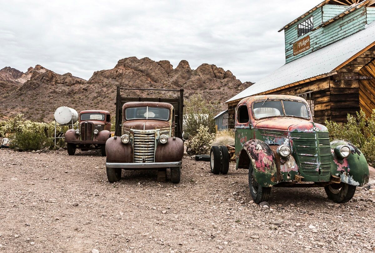 Fototapete PAPERMOON "Alte Autos", bunt, B:4m L:2,6m, Vlies, Tapeten, Fototapete bunt B/L: 4m x 2,6m, Bahnen: 8 Stk.