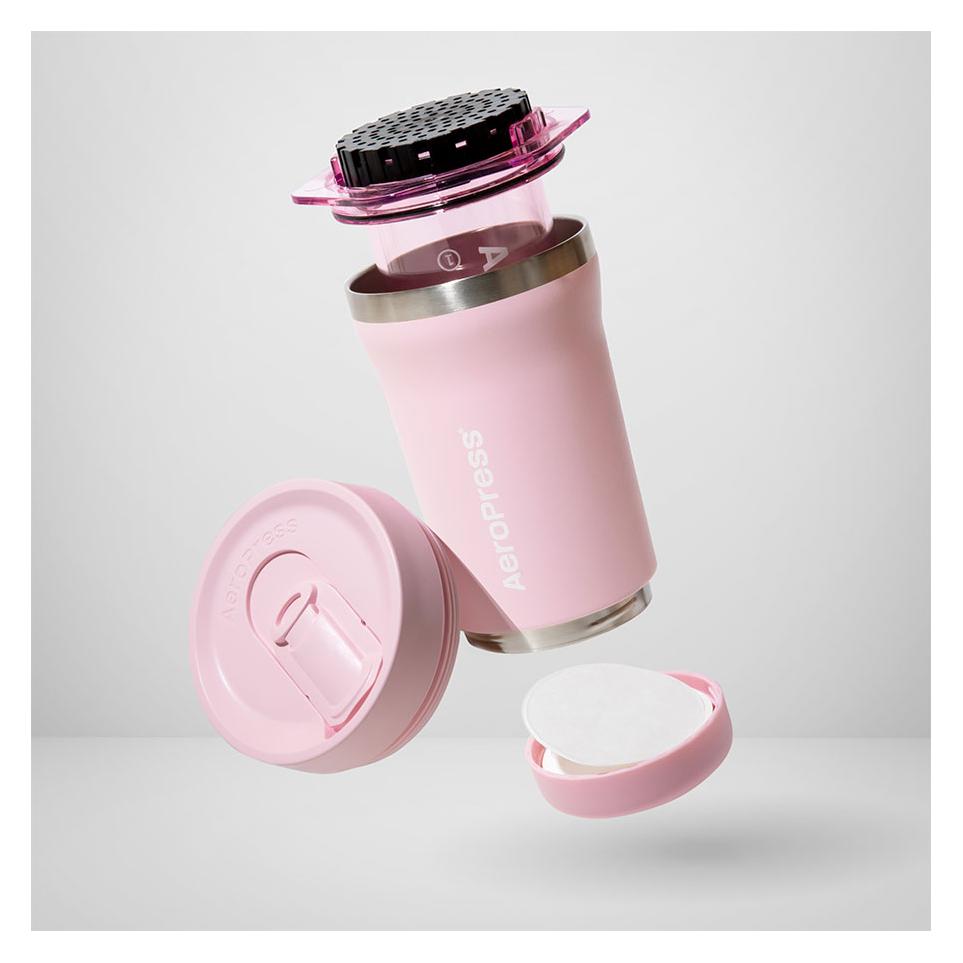 Aeropress Go Plus Kaffeemaschine mit Thermobecher, pinkfarben (0.30 l) (15PLPK05)