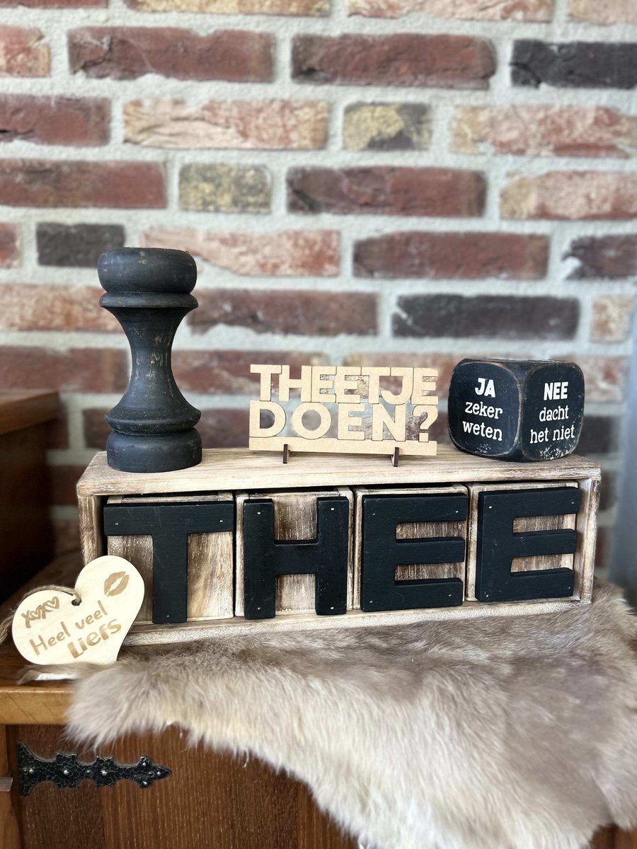 Creaties van hier Cadeaupakket Theetje doen met kandelaar, theekastje, dobbelsteen en houten hartje