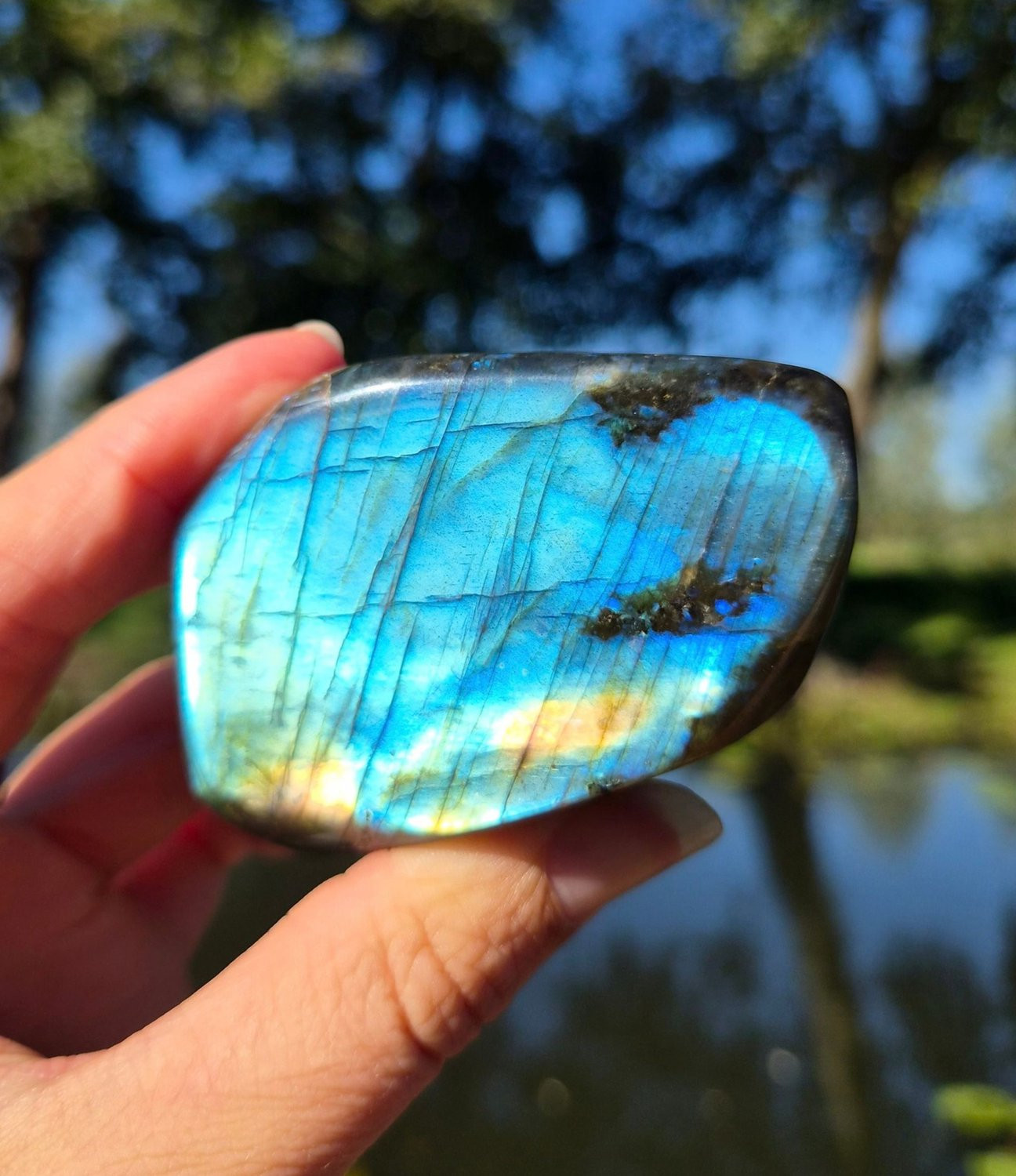 ThaleiaDesign Labradoriet sculptuur - Free form edelsteen punt voor woondecoratie en spiritualiteit