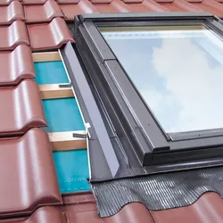 FAKRO EHN-A 78x118 Eindeckrahmen für hochprofilierte Eindeckmaterialien, inklusive Aluschürze