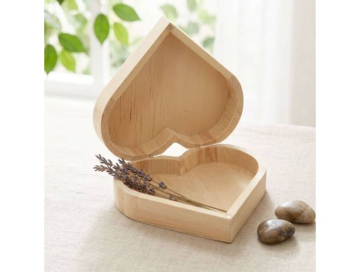 Holz-Box Herz mit Magnetverschluss, Herzdose, natur, ca. 15 x 15 x 4 cm