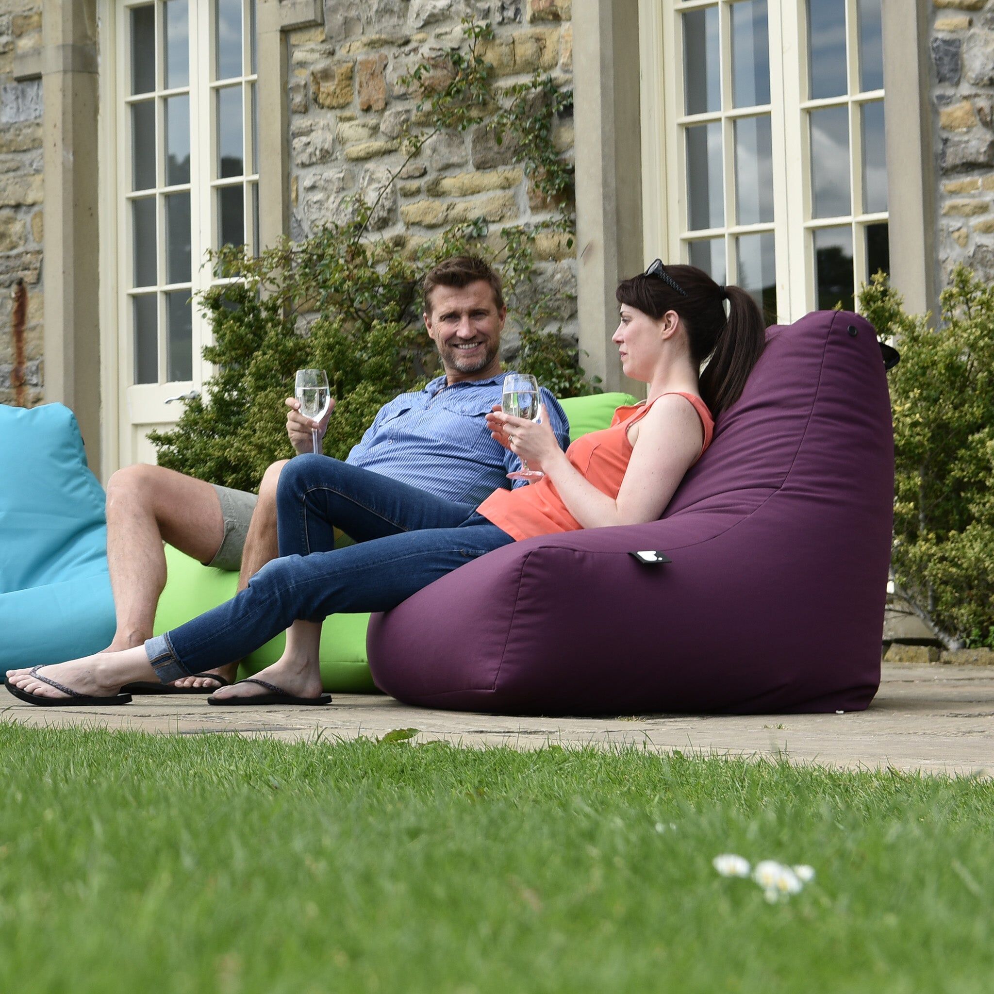 Extreme Lounging Outdoor Mini B-Bag in Berry