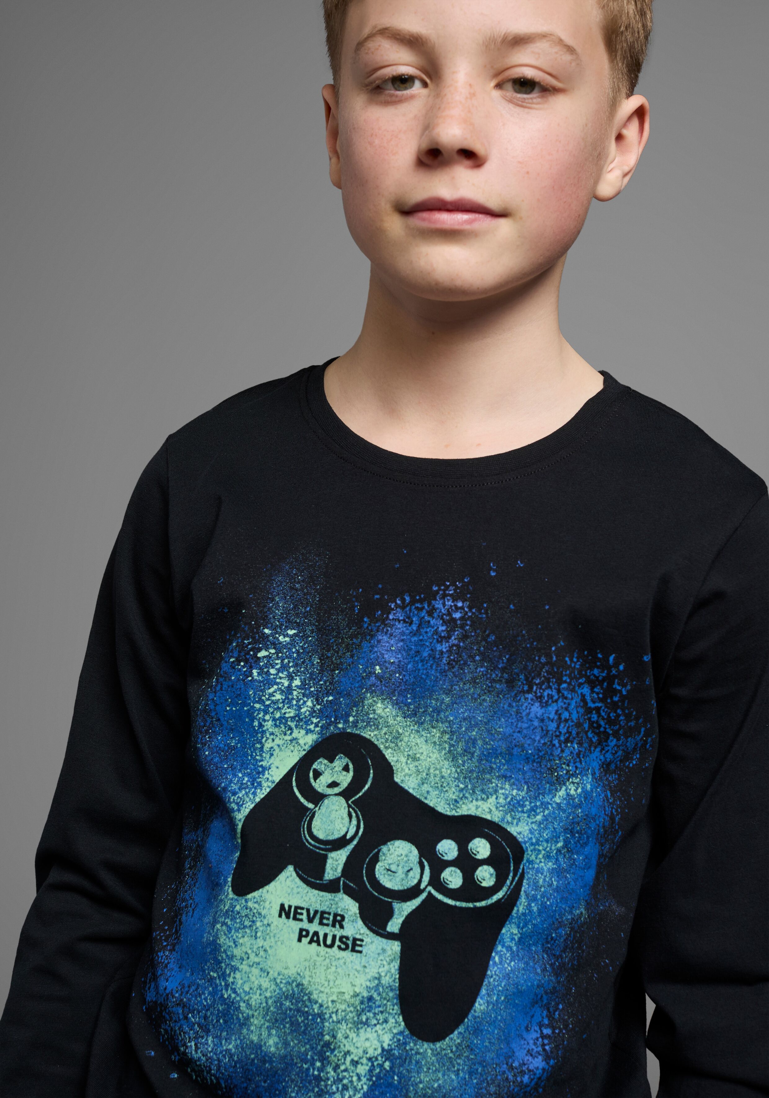 Langarmshirt KIDSWORLD "GAMER", Jungen, Gr. 128/134, schwarz, Jersey, Obermaterial: 100% Baumwolle, bedruckt, Basic, Basic, Rundhals, Shirts Langarmshirt, Gamer-Shirt Langarm, Basic-Passform, mit trendigem Aufdruck schwarz 128/134
